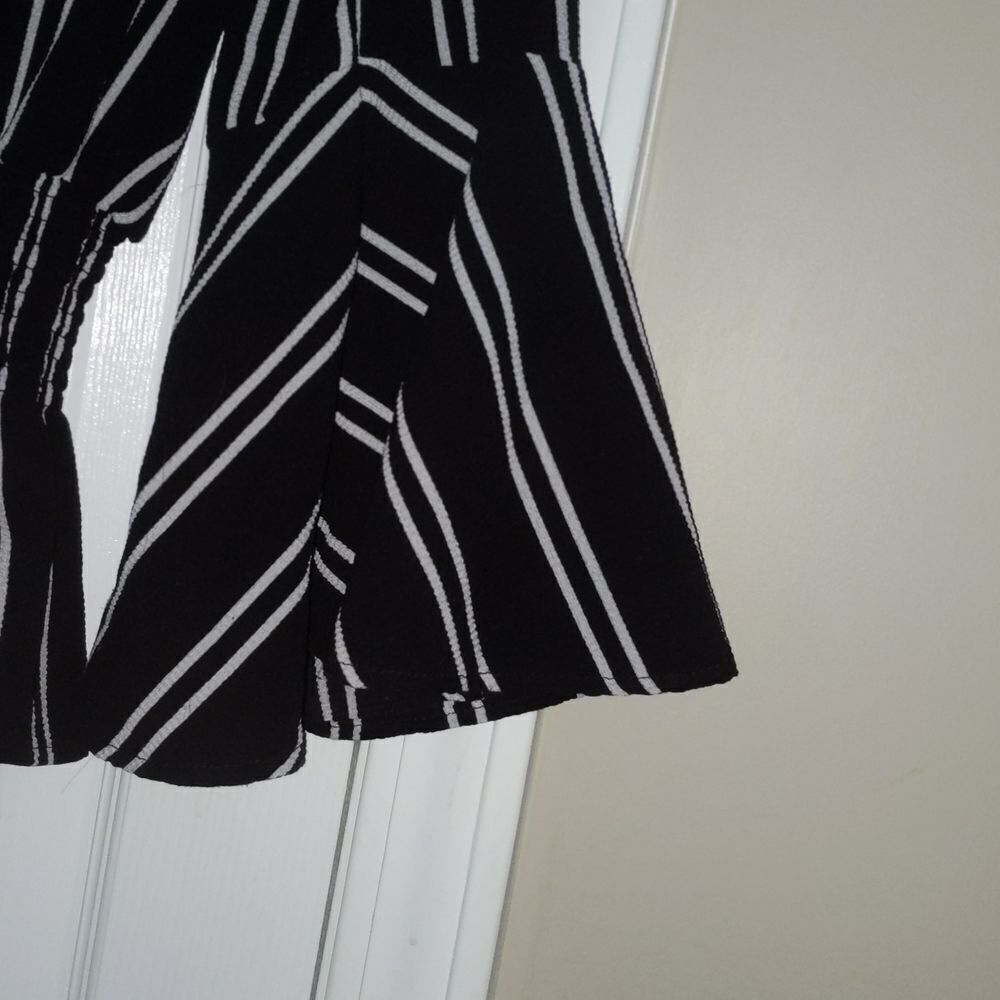 Rue 21 off-the-shoulder black and white striped top.  SZ XL NWOT - Picture 4 of 6